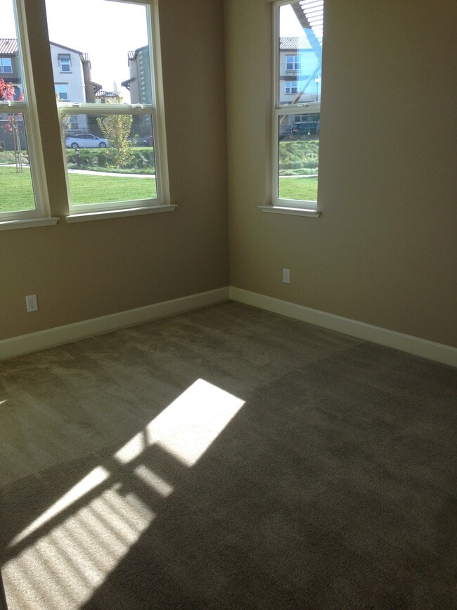 Photo - 1250 Gusty Lp