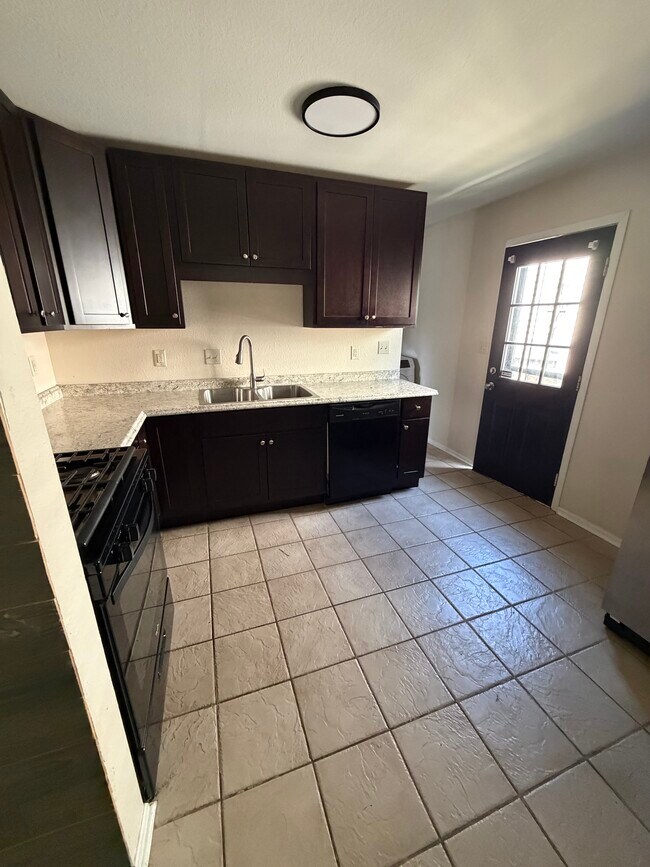 Photo - 3022 N Kenwood Ave