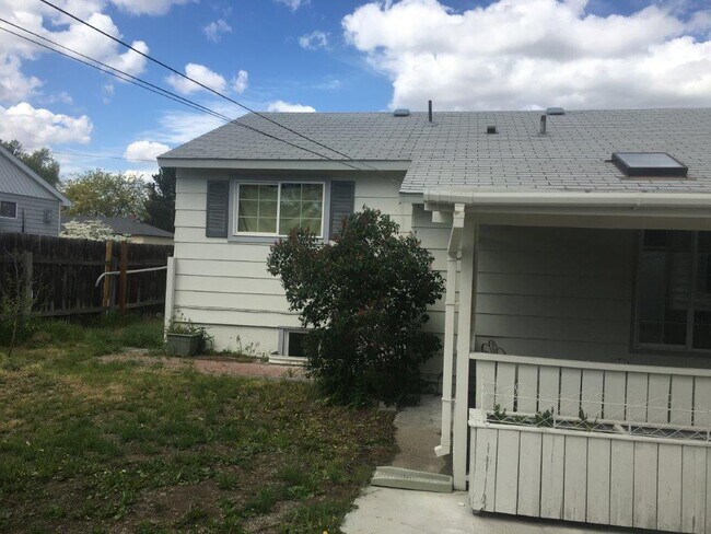 513 Blue St Unit B