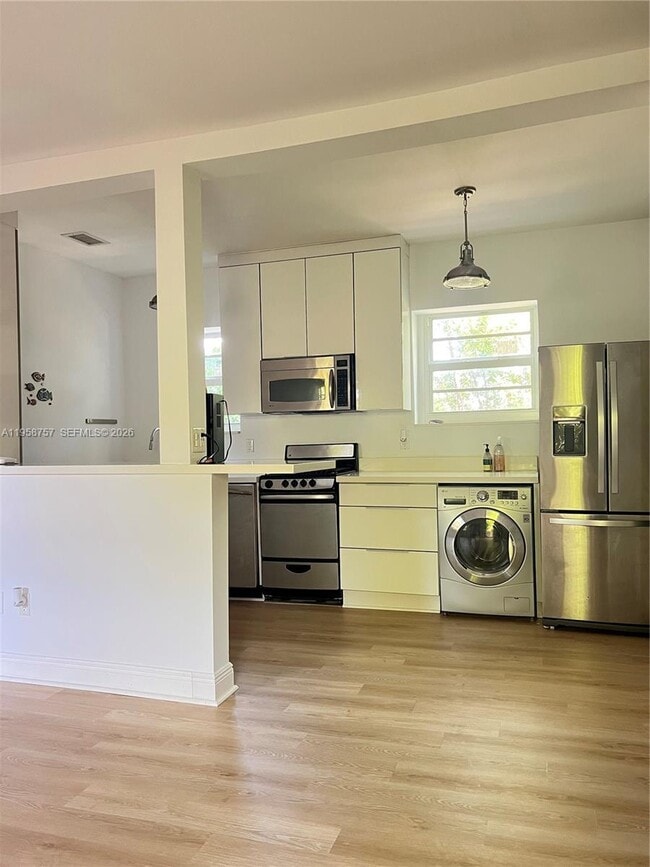 Photo - 4812 Pine Tree Dr Unidad 308