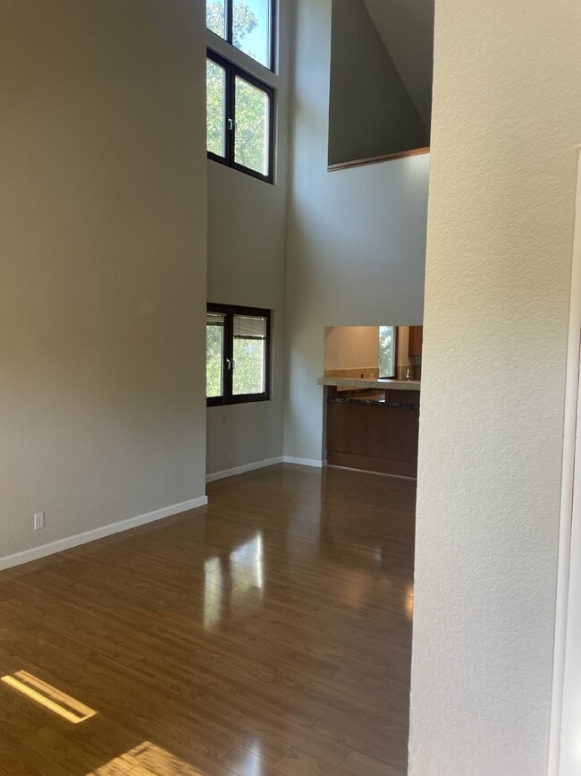 Photo - 100 Suntree Ln Unit 109
