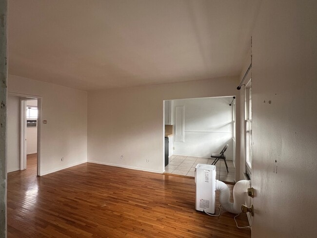 Photo - 873 N Hoover St Unidad 873 1-2