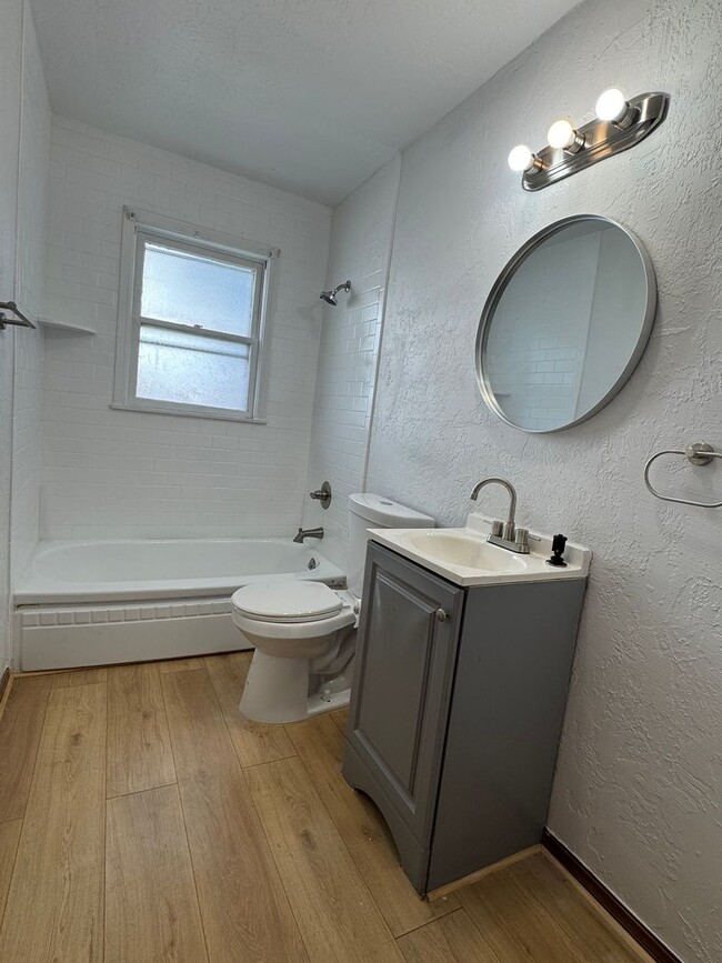 Photo - 813 SW E Ave Unit 813 SW E Ave Apt B