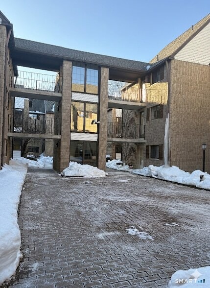 Building Photo - 181 Loomis Dr