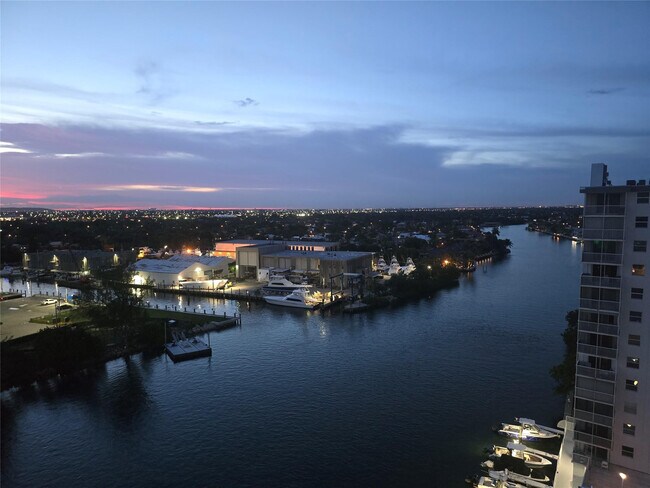 Photo - 1401 N Riverside Dr Unit 1007