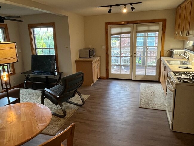 Photo - 247 Broad St