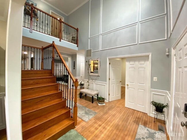 Photo - 2 Hampshire Pl