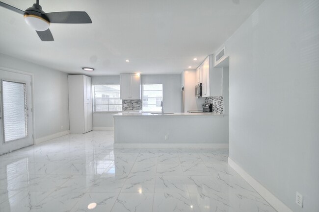 Photo - 137 Normandy Ln Unidad 137