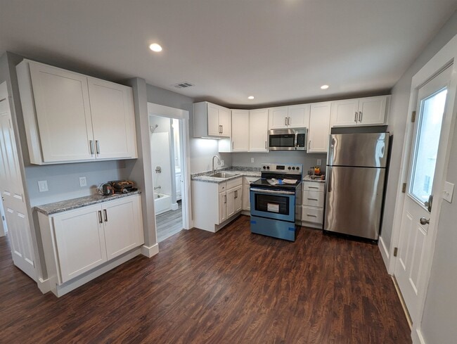 Building Photo - 150 Orange St Unit 3