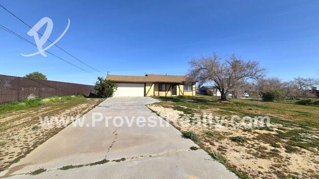 Photo - 17058 Deodar St