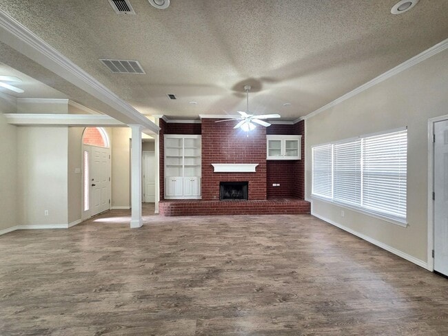 Photo - Beautiful 3/2/2 with real wood floors