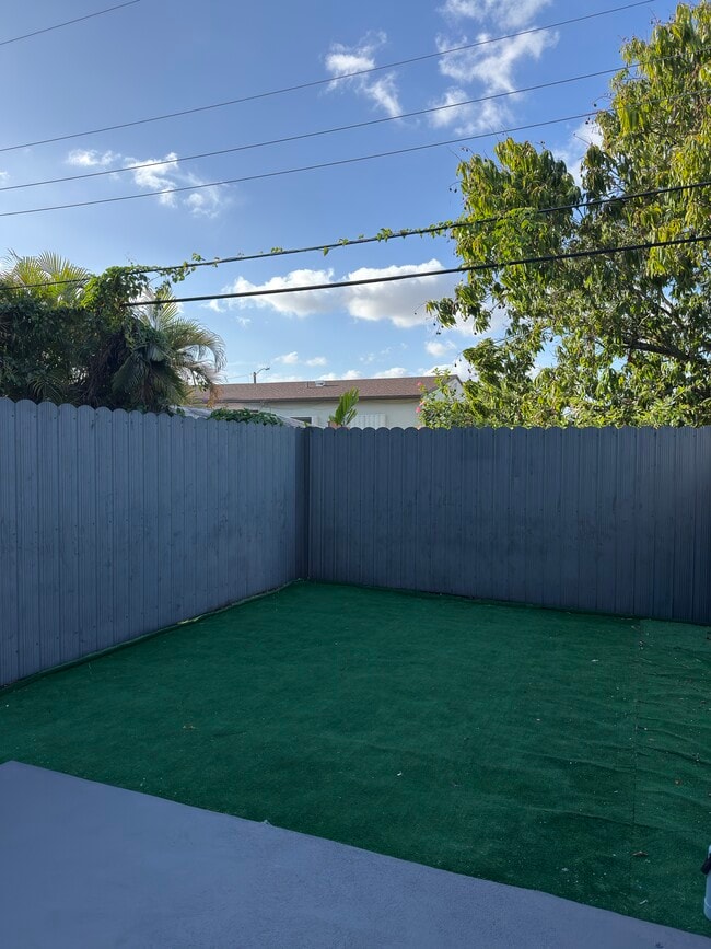 Photo - 325 W 60th St Unit Hialeah