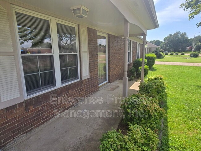 Photo - 6967 Dawnhill Rd