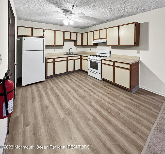 Building Photo - 2510 Belmar Blvd Unit J- 18 Rental