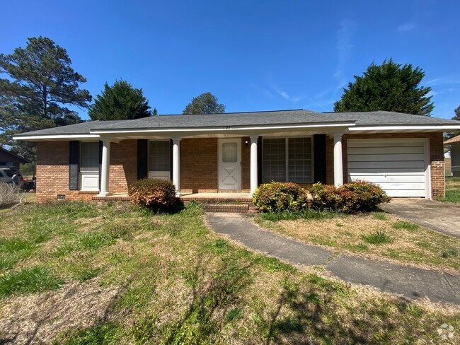 Building Photo - Cute 3 bedroom house with a large fenced i...