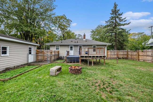 Building Photo - 4490 Blaine Ave SE