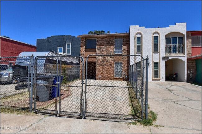 Building Photo - 10605 Kinross Ave
