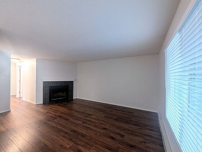 Photo - 2Bd/1.25Ba Lake Forest Park Condo Unit 116