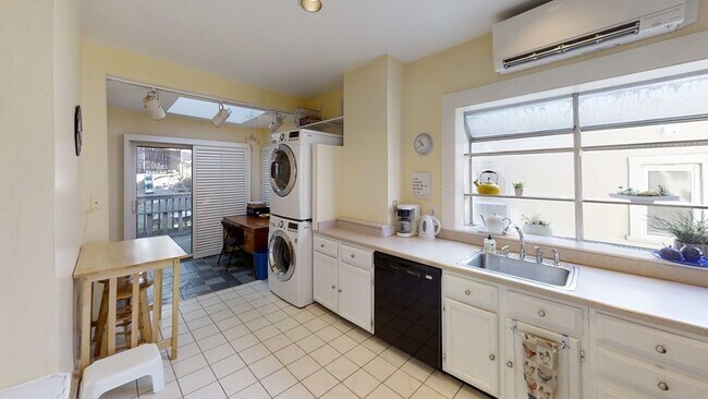 Photo - 307 Tappan St Unit 3