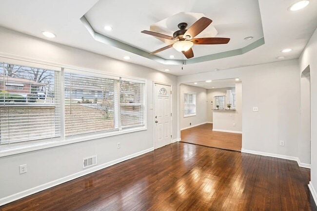 Photo - 209 Harper Rd SE