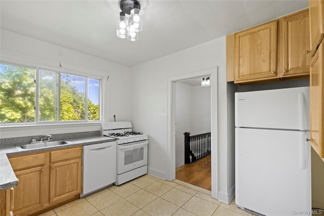 Photo - 245 W Walnut St
