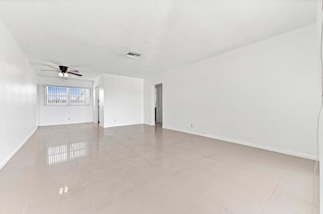 Photo - 2755 NE 28th Ave Unit F1