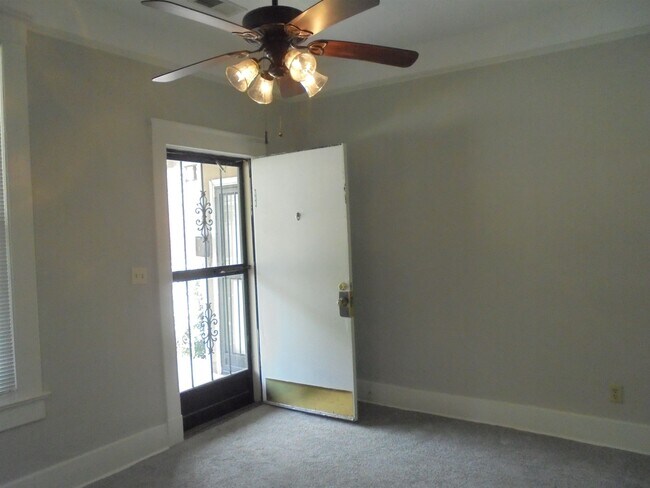 Photo - 1001 Tanglewood St