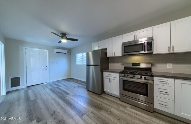 Photo - 908 E Pasadena Ave Unit #1