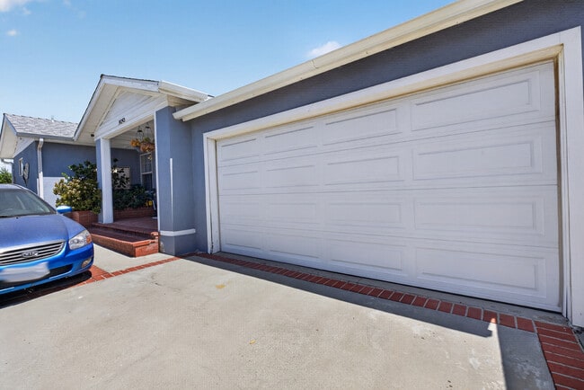 Photo - 14243 Community St