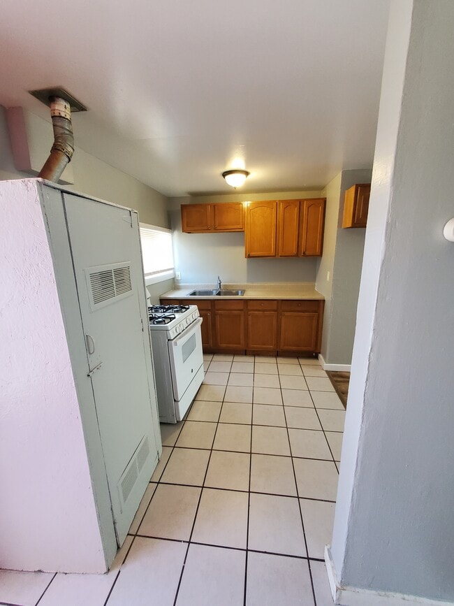 Building Photo - 2105 15th Ave Unit 2105 15th Rental