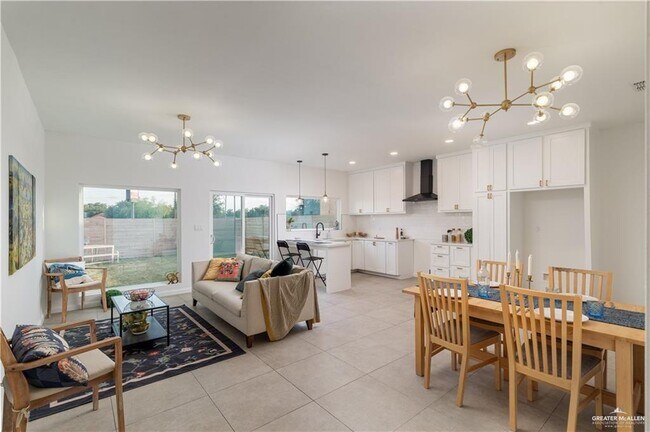 Photo - 18 Warbler Ave