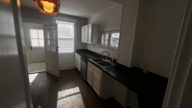 Photo - 3010 Wentworth Ave