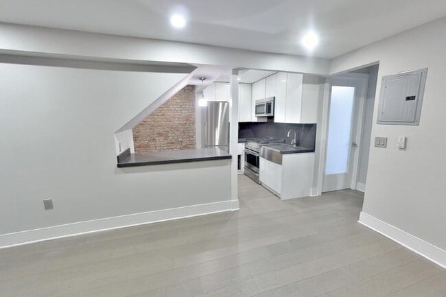 Photo - 411 E 12th St Unidad 1