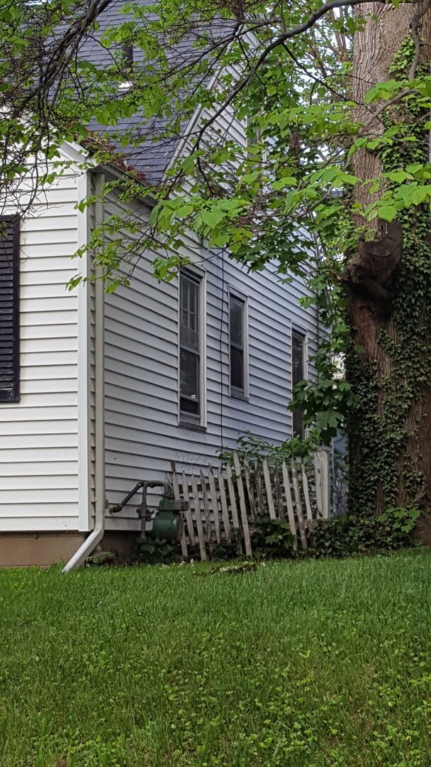 nice 2 bedroom house ready for move in ASAP. Rental House Rental in