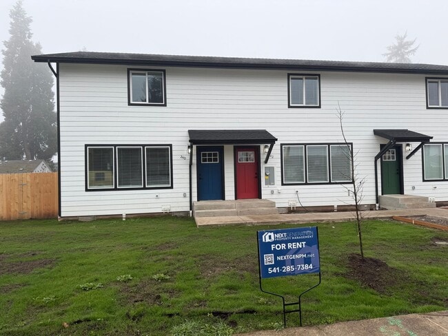 Building Photo - Brand new 3 bedroom 3 full bath townhouse in Thurston!