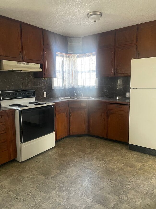 Photo - 1011 S Rinker Ave