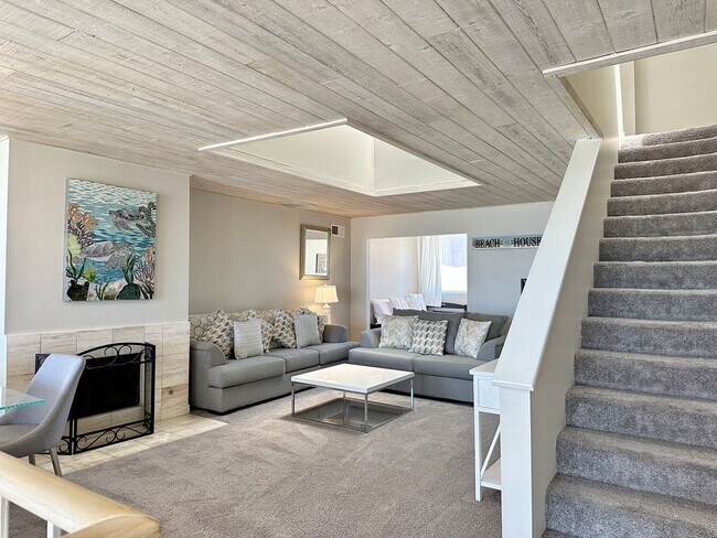 Photo - 1364 Neptune Square