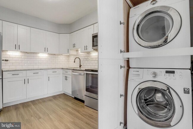 Photo - 3713 S George Mason Dr Unit 812W