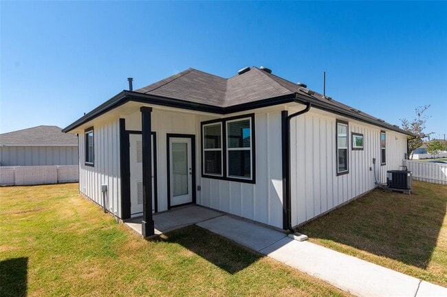 Photo - 350 Fabion St