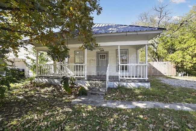 Building Photo - 3916 2nd St