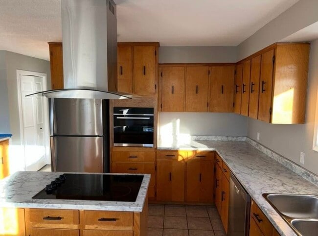 Photo - 10 John T. Mcmillan Av Unit Top floor