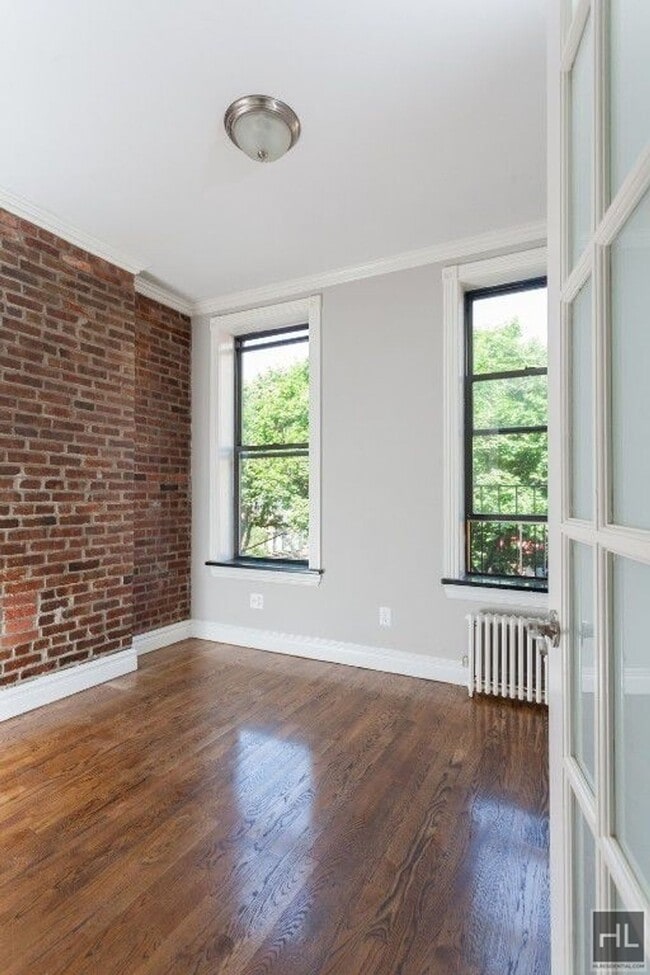 Building Photo - Mott Street