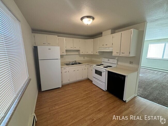 Building Photo - FREE December Rent - Newly Renovated Upper... Unit B Rental