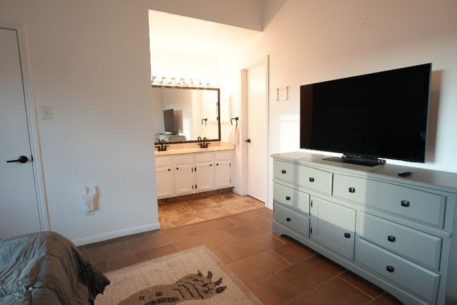 Photo - 804 Sylvia Ln