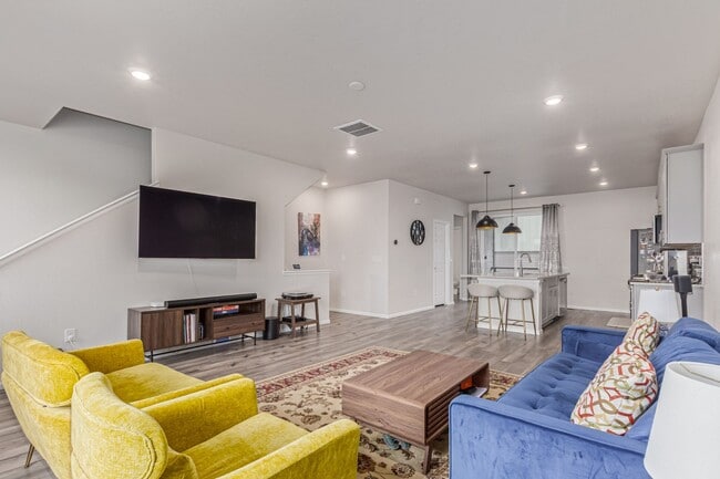 Photo - Immaculate, Well-Maintained 3 bed/3.5 Bath...