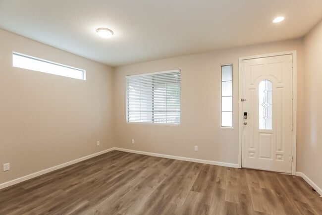 Photo - 5519 W Vineyard Rd