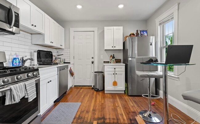 Building Photo - 79 Farrington St Unit 7