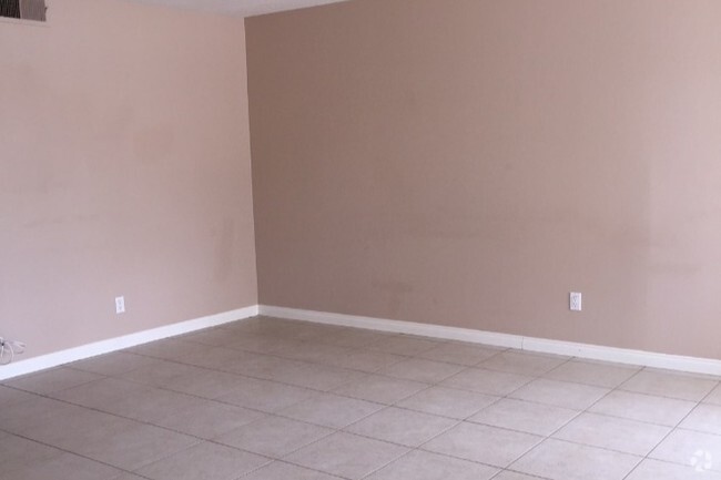 Building Photo - 2649 Andover Ave Unit 4 Rental
