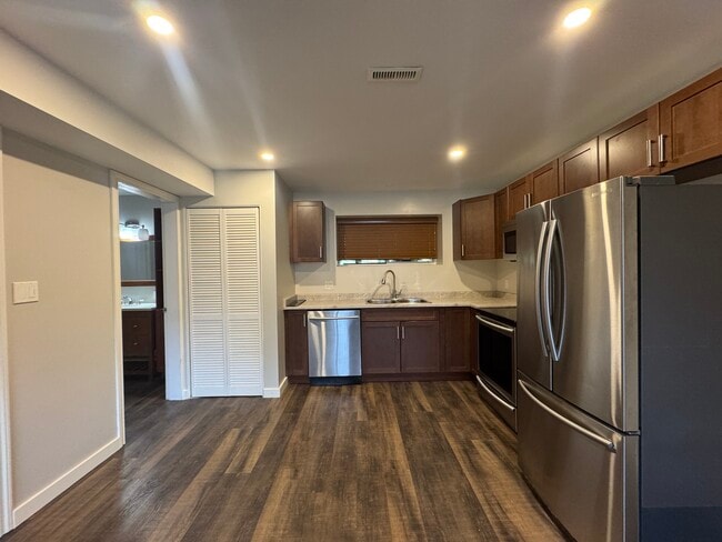 Photo - 21633 Donovan Av