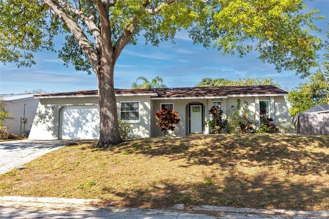 Photo - 849 Karen St